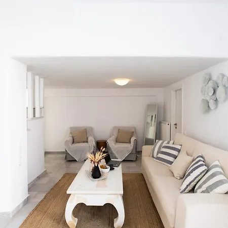 Sunny Roselani * Mykonos Town